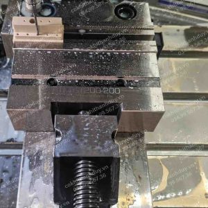 Alternative view of Ê Tô Chính Xác BTM-GTB150×300 – Má 150mm, Mở 300mm, Gá Phôi Dài Ổn Định Cho CNC